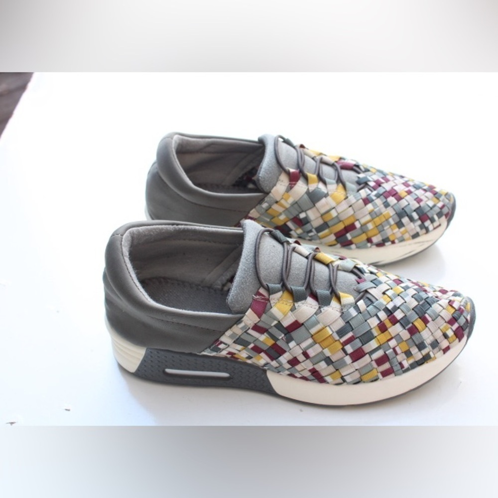 Bernie Mev. Woven comfort shoes
